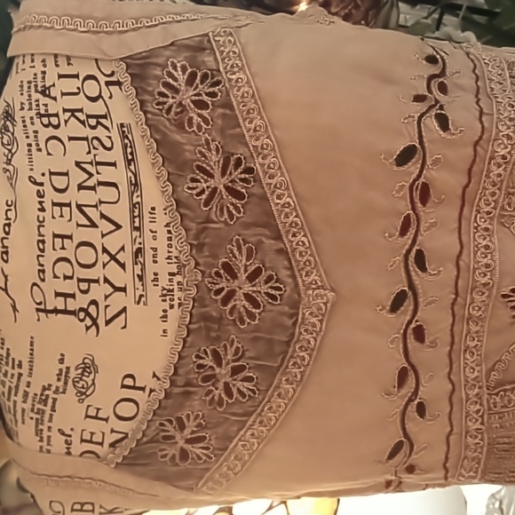 Women's gently used Shoreline embroidered top size medium - Picture 2 of 6